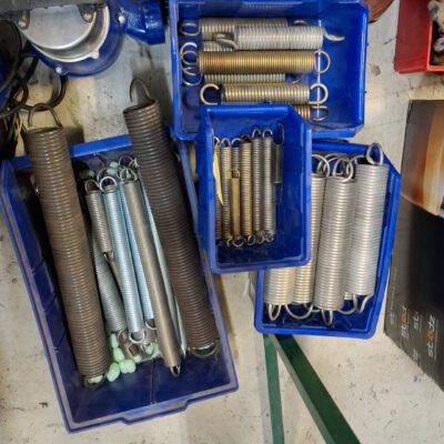 Konvolut diverser Zugfedern/Spannfedern